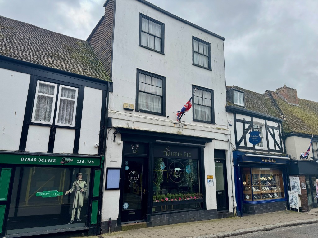 Lot: 46 - PERIOD COMMERCIAL AND RESIDENTIAL HIGH STREET INVESTMENT - The property High Street elevation- alternative angle